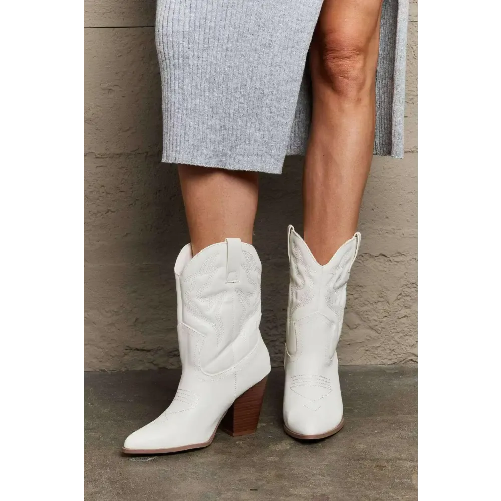 Bella Cowboy Boots Elevate Luxury Fashion for Women with Timeless Style