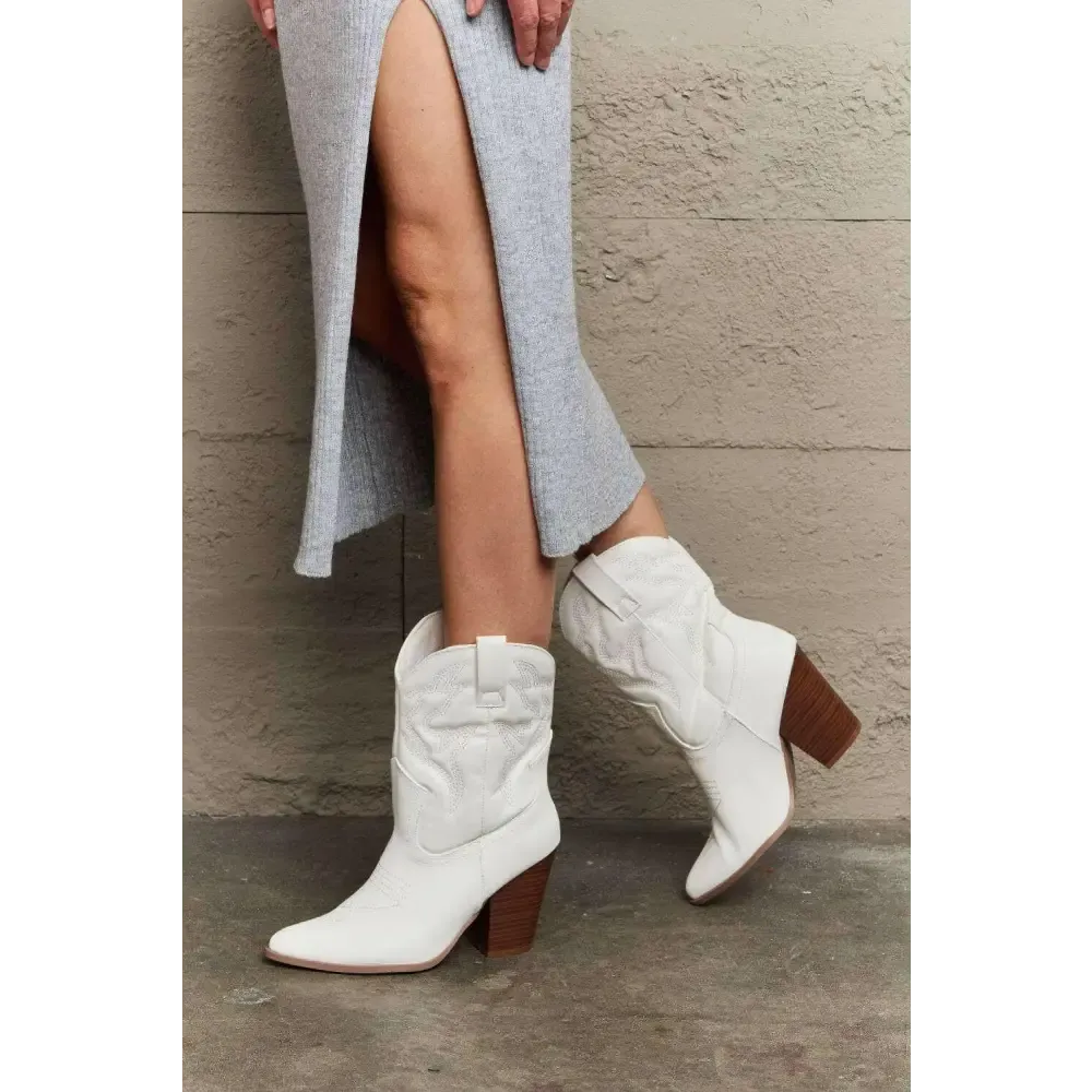 Bella Cowboy Boots Elevate Luxury Fashion for Women with Timeless Style