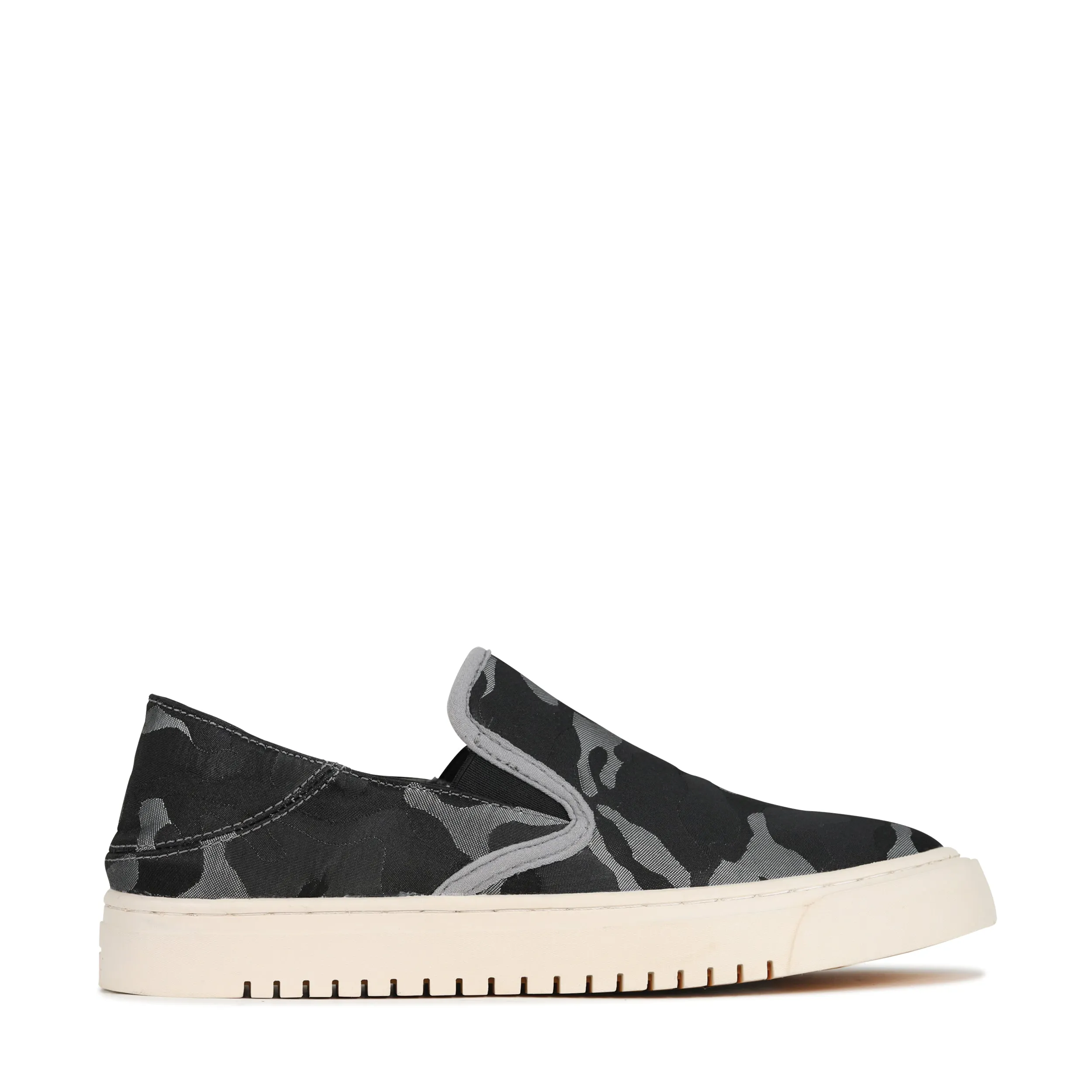 CAIS SLIP ON SNEAKERS
