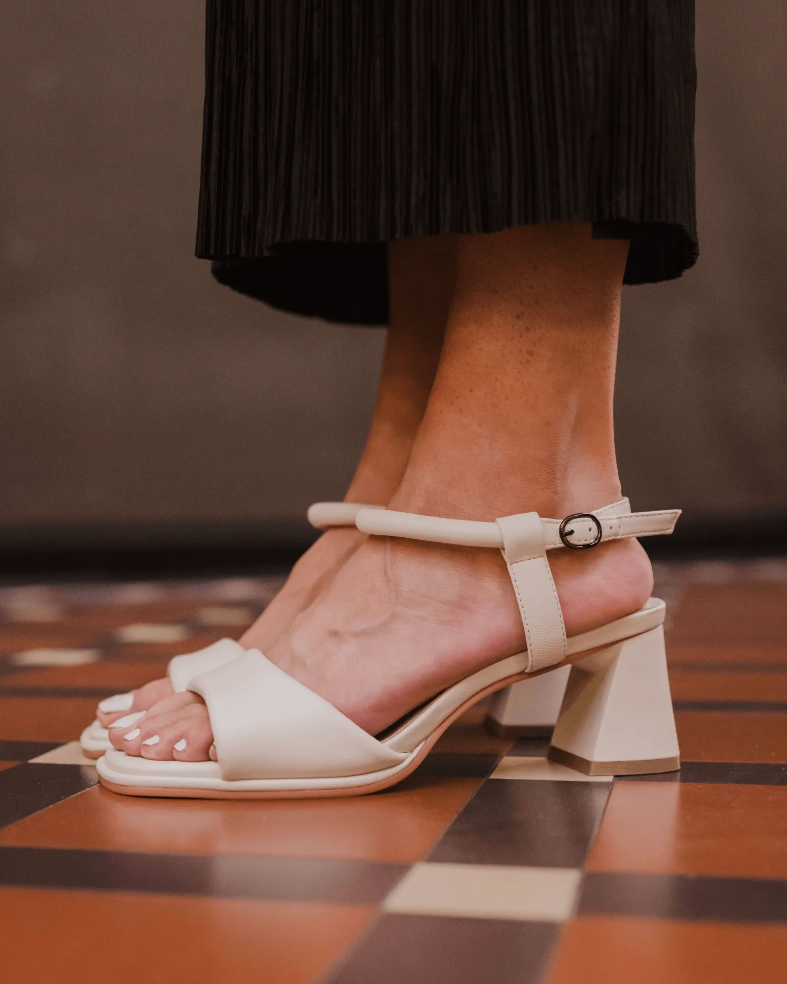ICEBABY BLOCK HEELS ALMOND LEATHER