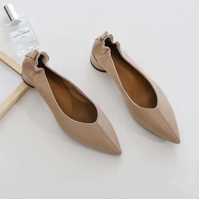 Round heel pointed toe shoe