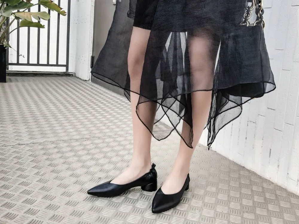 Round heel pointed toe shoe