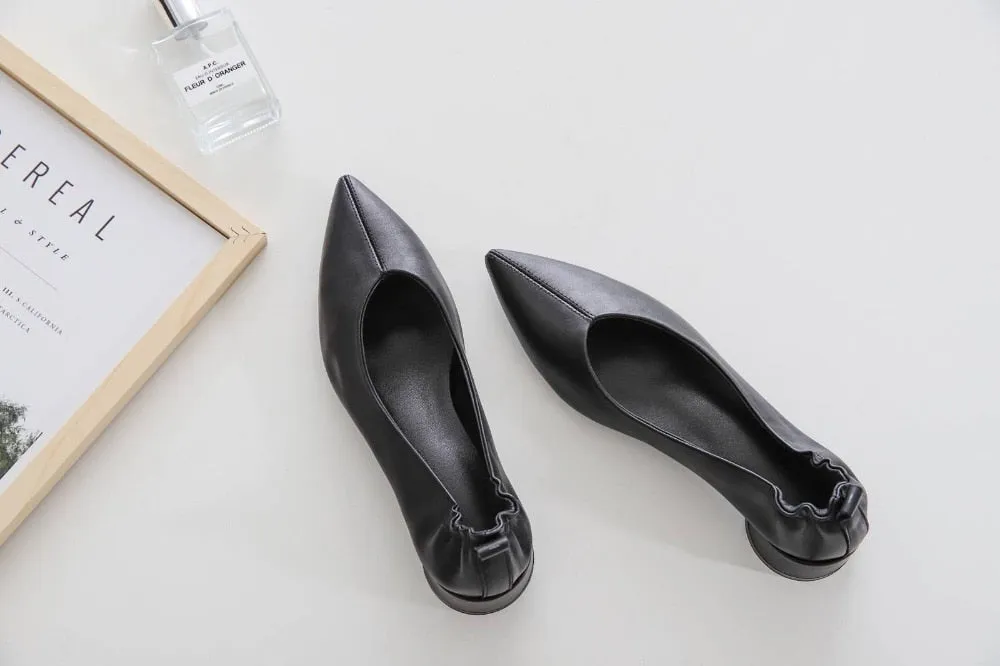 Round heel pointed toe shoe